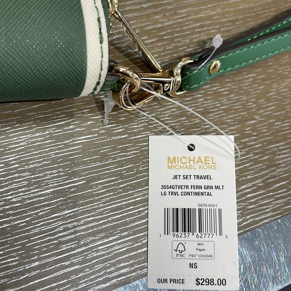 MICHAEL KORS JST
Leather Continental Wristlet Phone Case Wallet
Fern Green
NWT - Picture 7 of 16